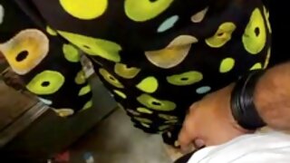 الشعر الداكن لطيف العاهرة الوخزات لها ضيق كس مع العملاق وهمية سكس مترجم جديد القضيب